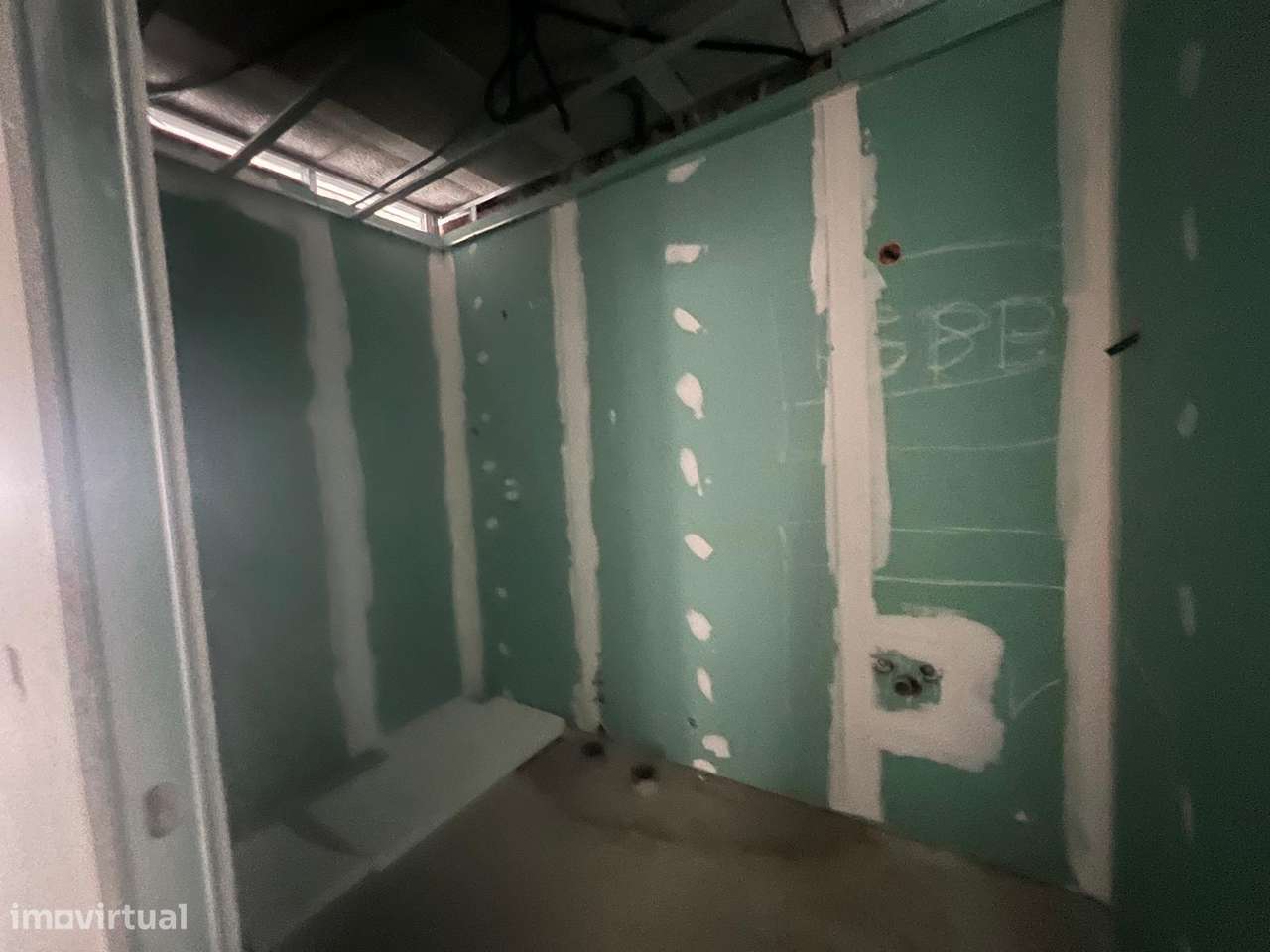 Moradia T4 em Fase Final de Construção com Piscina — Centro de Chaves-22