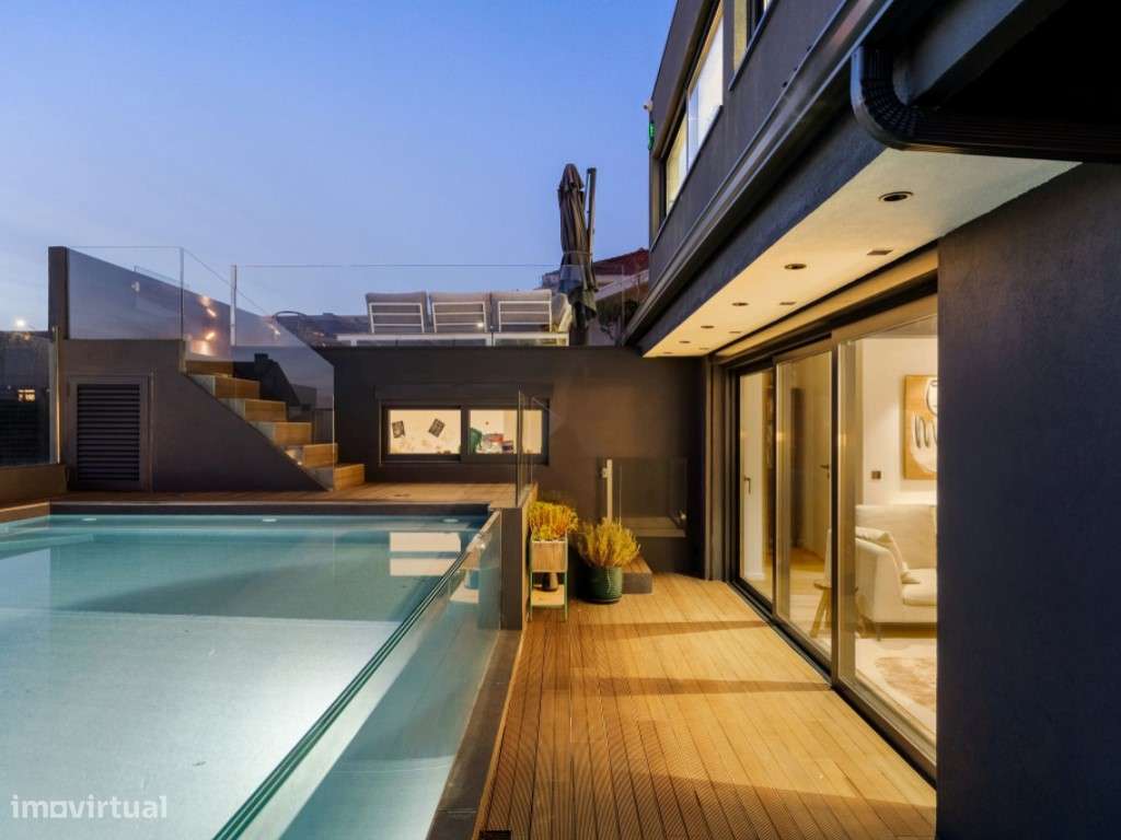 Moradia V3+1 totalmente renovada com vista mar-13