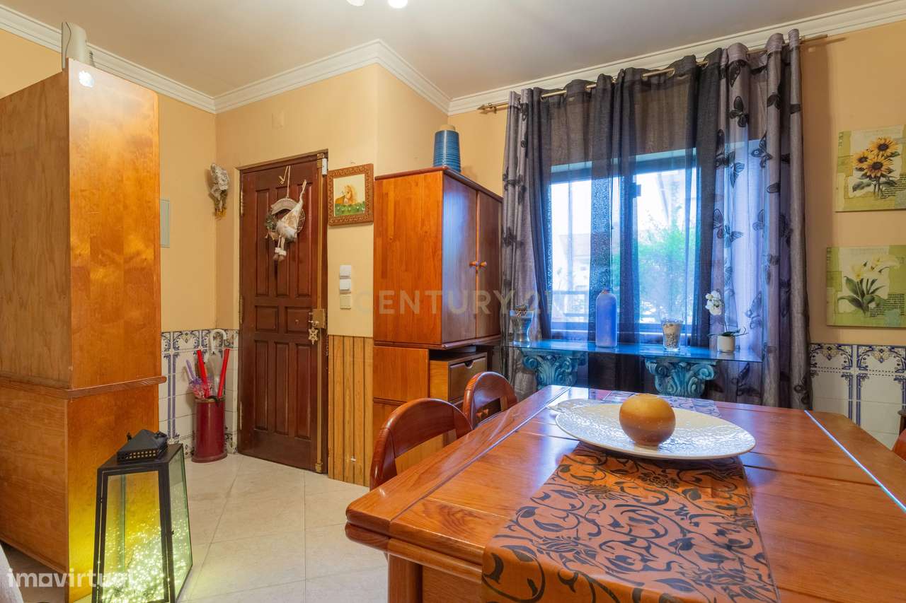 Andar de Moradia com Excelente Espaço Exterior / Terraço com 50 m² e S-5