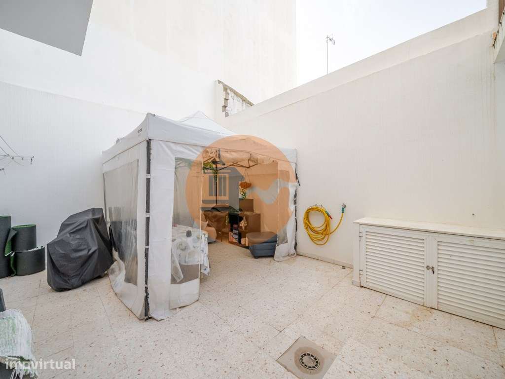 Apartamento T3 Transformado em T2 e T1 - VRSA - Grande imagem: 5/34