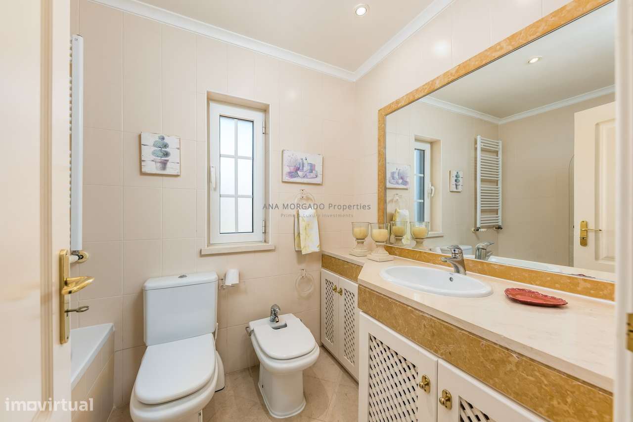 Moradia T4+1 Geminada na Quinta da Beloura — Luminosidade, Conforto e-23