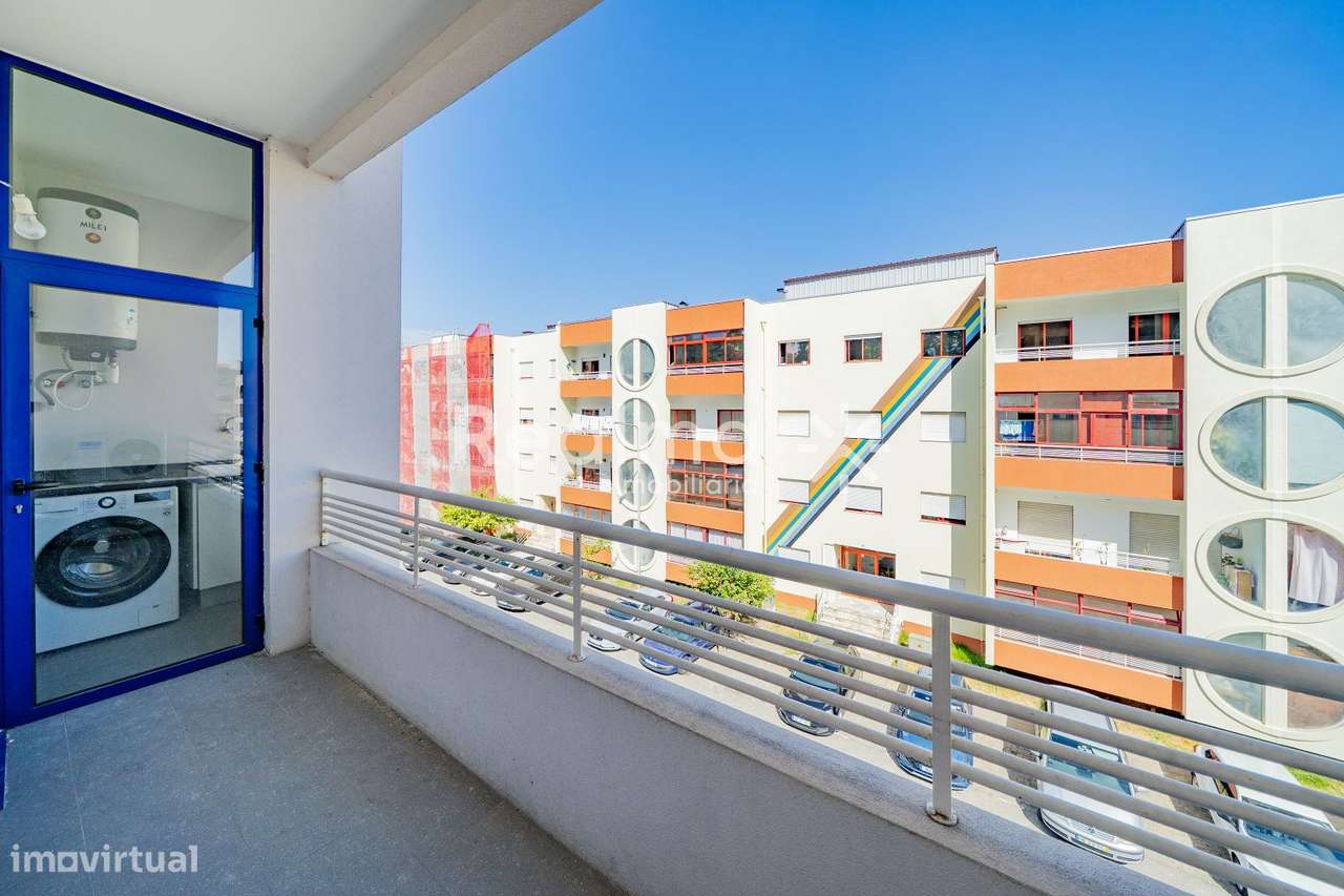 Apartamento T2 Renovado - S.José de S.Lazaro-9