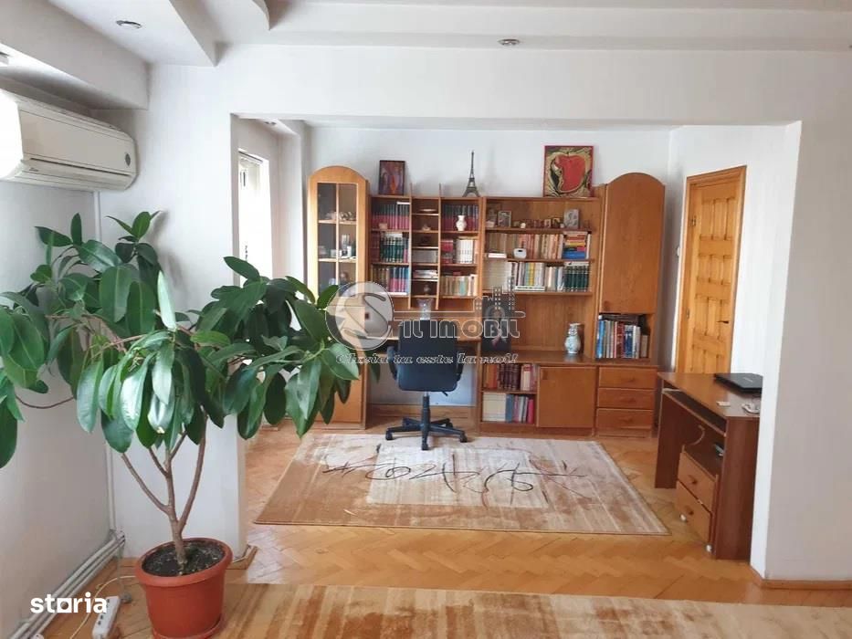 Apartament 4 camere transformat in 3  ROND VECHI CUG 85 mp