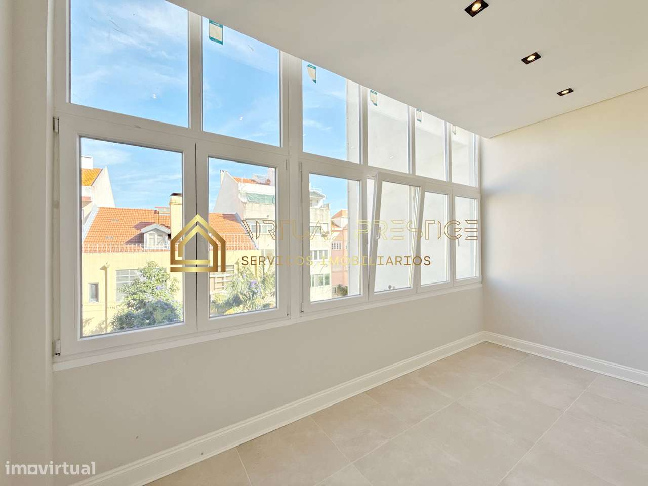 T3 Renovado com 2 Suites e Elevador na Almirante Reis-9