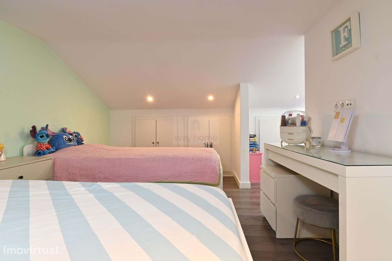 Moradia T3+1 | Sotão e Cave | Remodelada | Pátio Exterior | Amoreira |-28