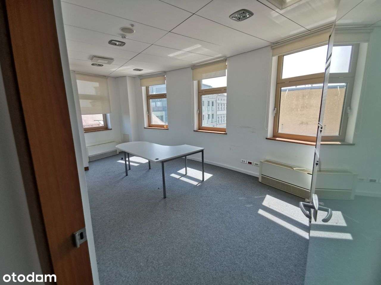 Obiekt handlowo-biurowy 1884m2 na sprzedaż-2