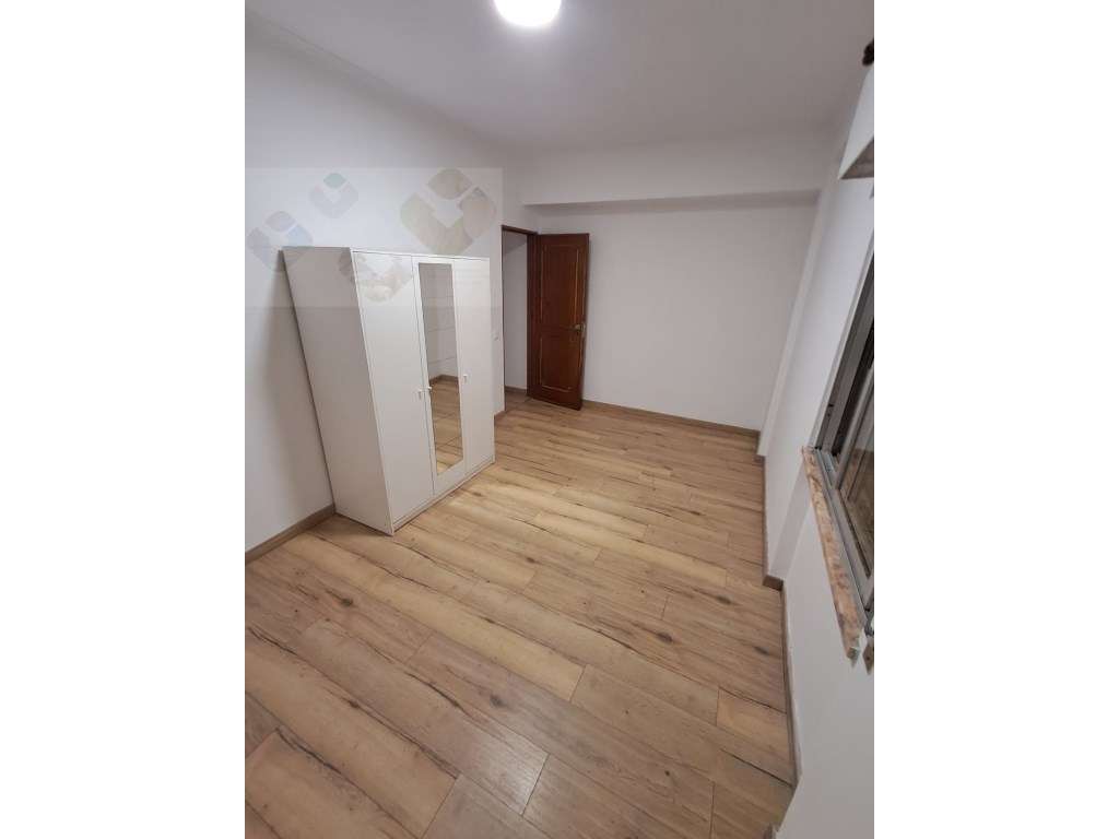 Amadora Metro Reboleira, T1, cozinha independente, arrecadação indi... - Grande imagem: 5/12