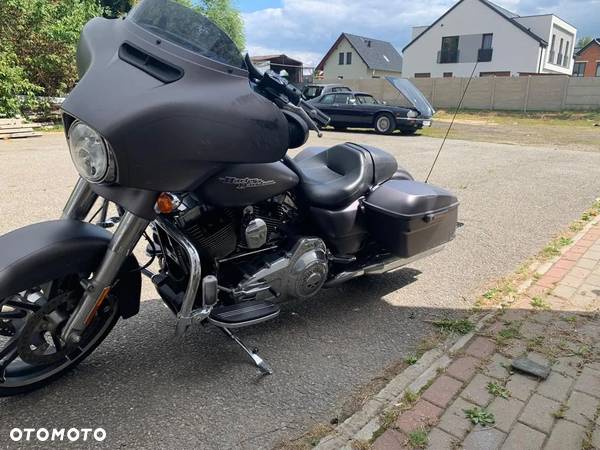 Harley-Davidson Touring Street Glide - 23