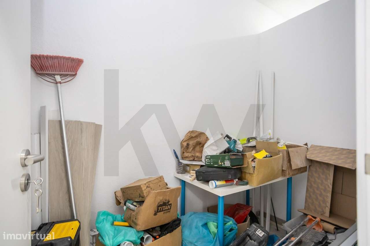 Espaço Comercial (Loja) no Centro de Corroios: Espaço Amplo, Remodelad-13