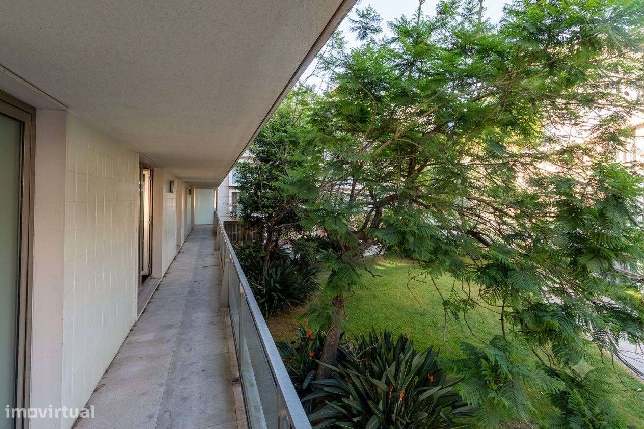 Apartamento T5 com 4 casas de banho e garagem-47