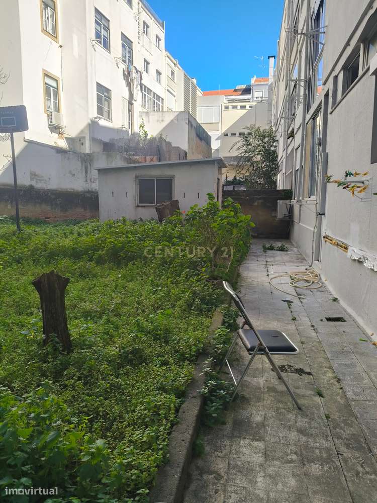 Apartamento com 75 m2 transformado actualmente em escritório-5