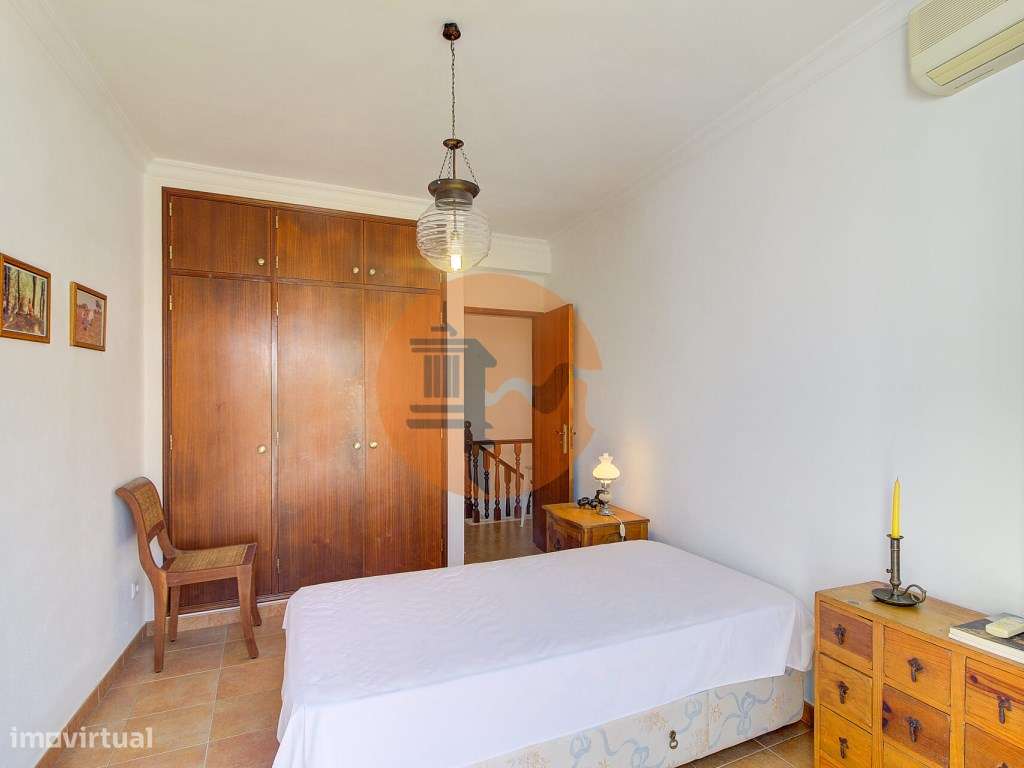 Moradia T3+2 com Jardim, Garagem e Vista Castelo no Centro de Castr...-18