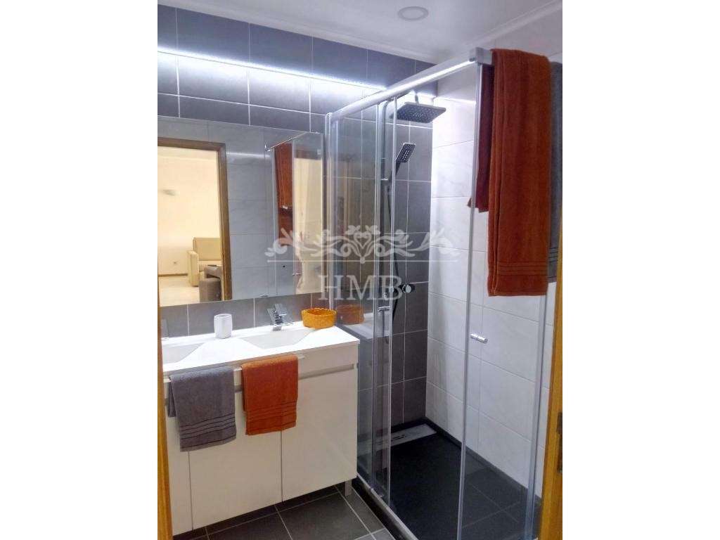 Apartamento T1+1 em Alvor, piscina e garagem-9