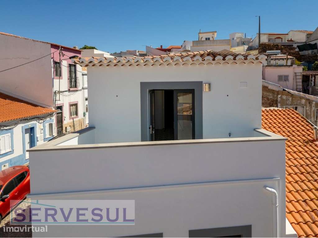 Nova Moradia de 2 pisos composta por 1 quarto, totalmente renovada,...-25