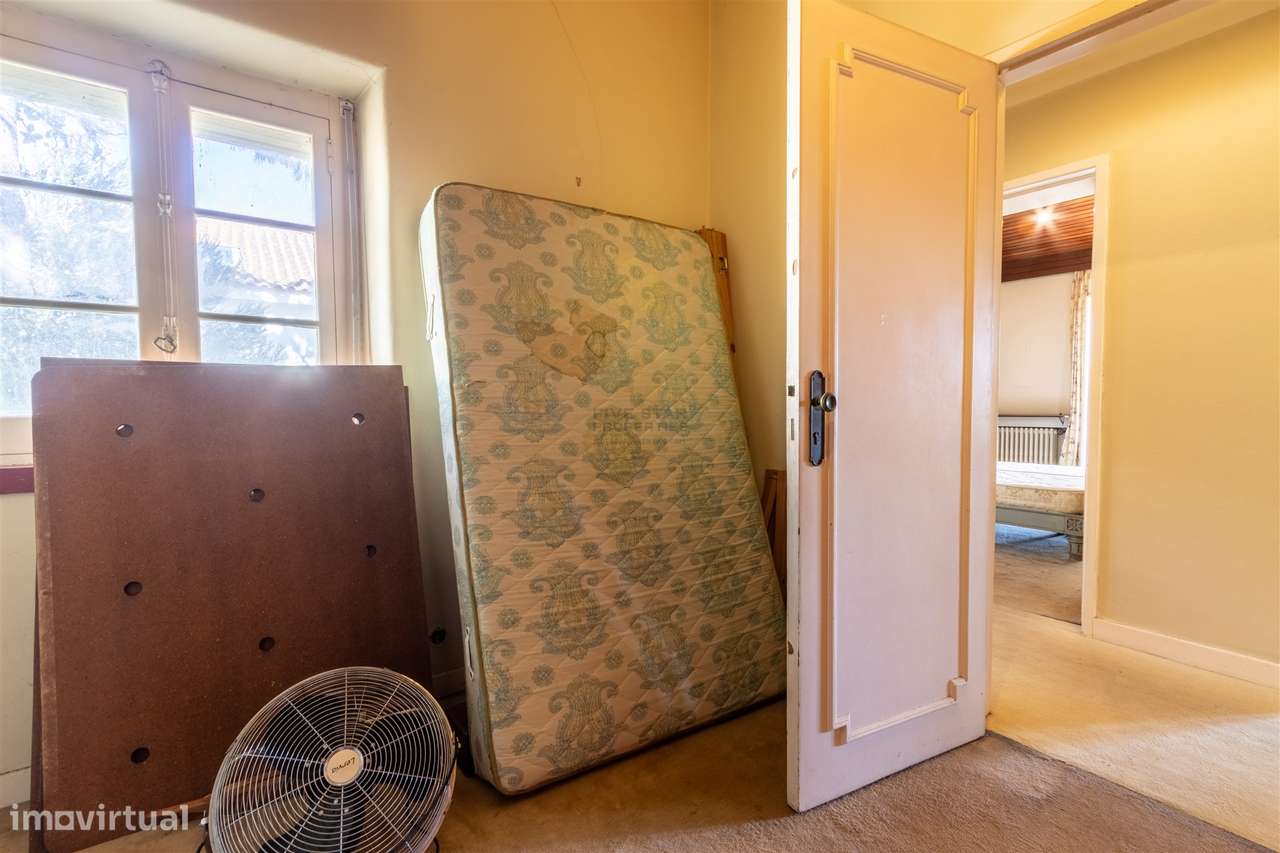 Moradia Estoril Cascais Vista Mar para renovar T6-35