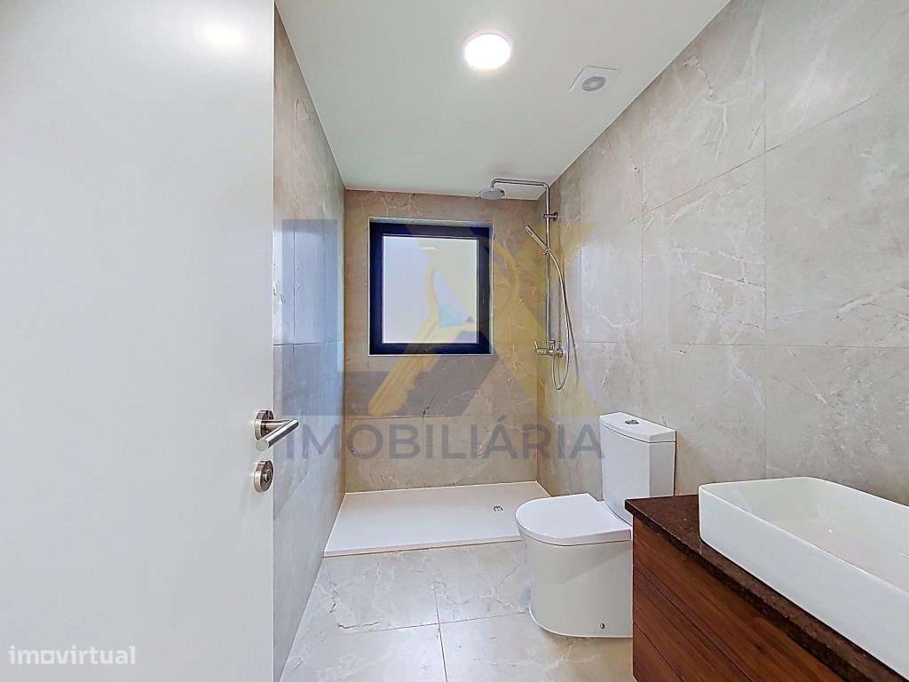 Moradia T4 de elevado padrão em Aradas-18