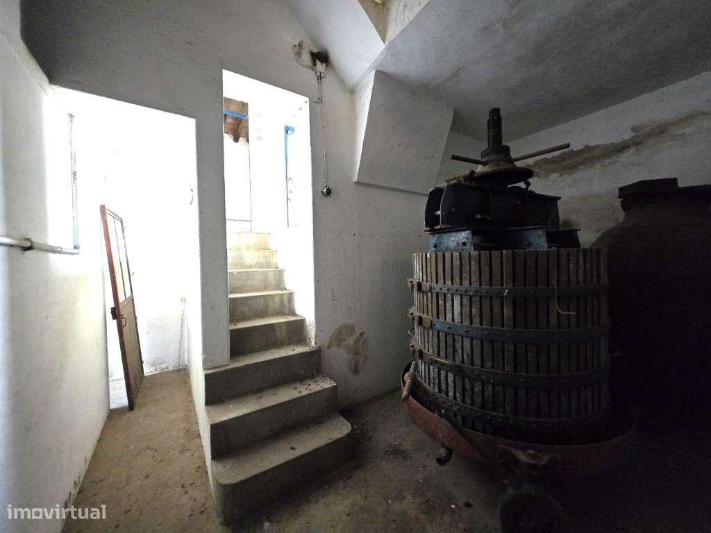 Antiga Adega com Grande Potencial no Centro de Campo Maior - Grande imagem: 4/15
