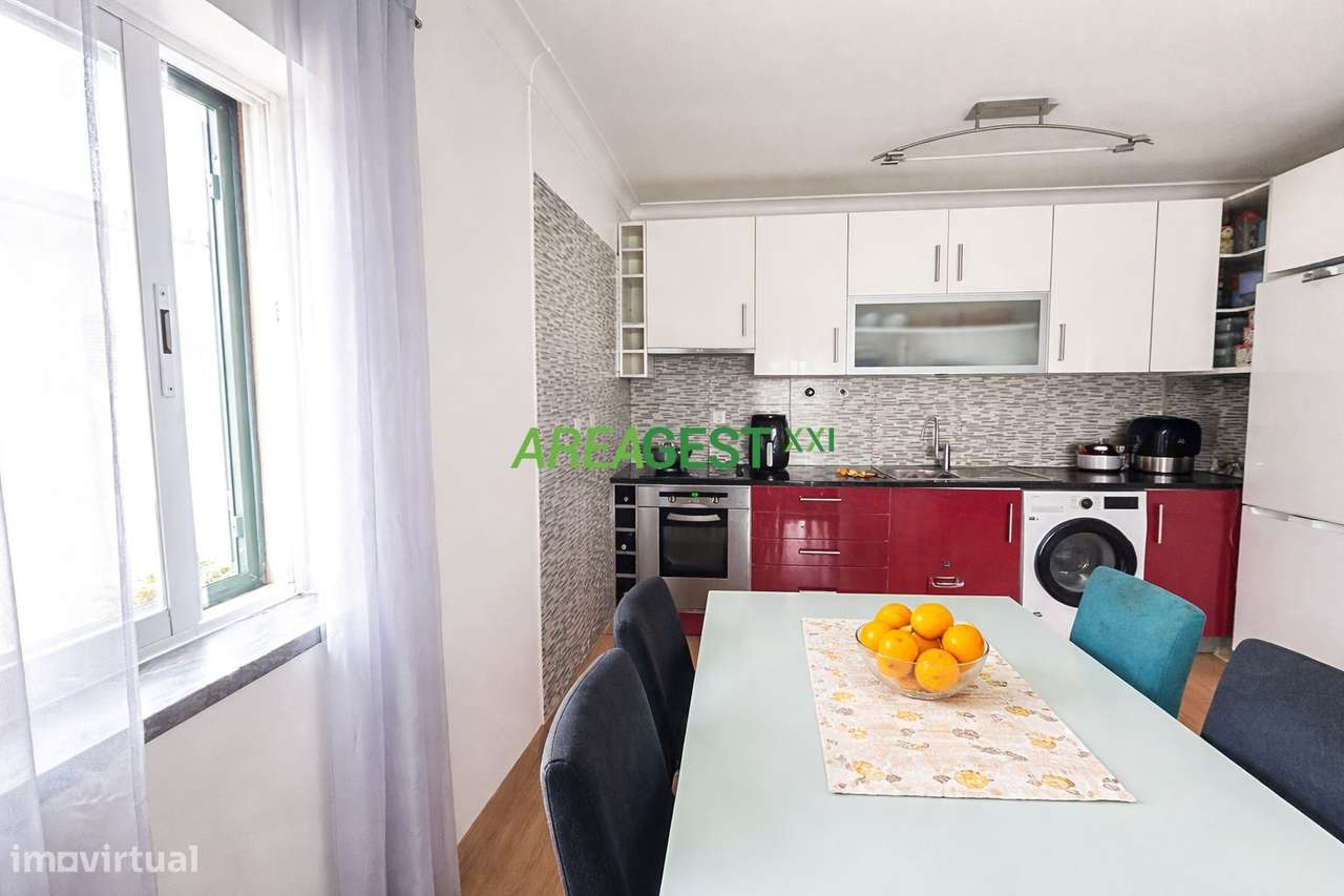 Prédio em propriedade total em Charneca de Caparica-22