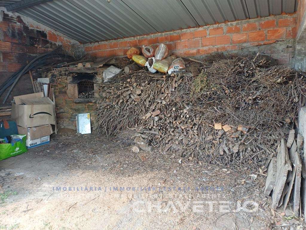 Moradia de Campo com Terreno, Furo de Água e Olival-30