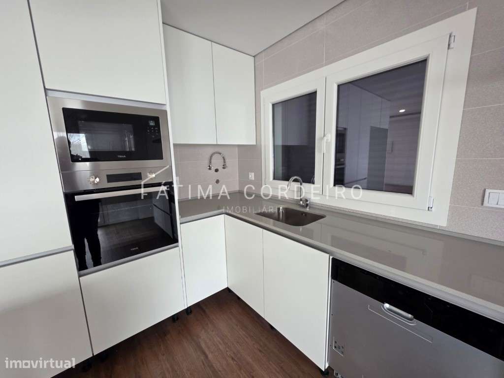 Fantástica Moradia Isolada Térrea T4 Fernão Ferro-3