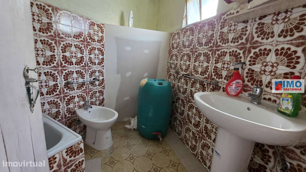 Moradia V2 p/ Renovar - Escalos de Cima-9