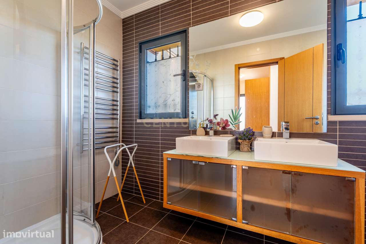 Moradia Unifamiliar de Prestígio | Guia – Albufeira | T4 | Piscina | J-23