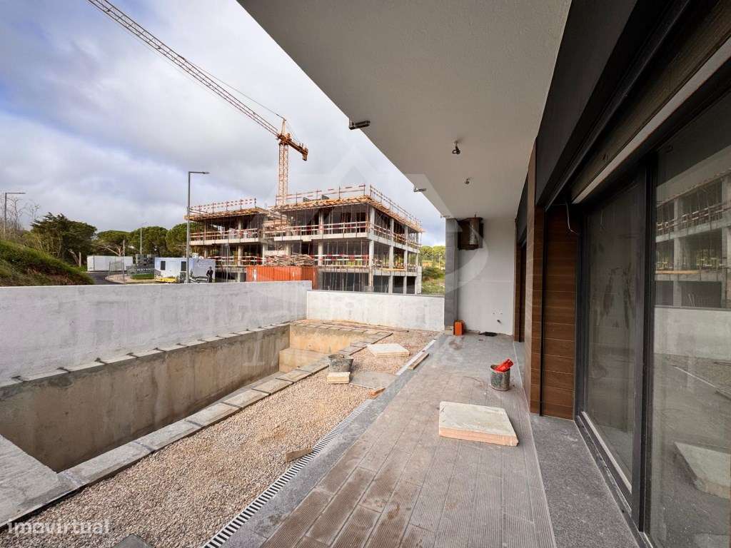 Moradia T4 com piscina, localizada nos Terraços du Moulin, Vialonga - Grande imagem: 5/26