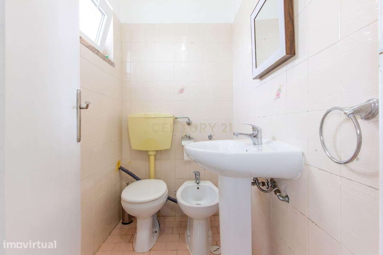 Excelente Apartamento de 4 Assoalhadas com Terraço e Sótão Independent-16