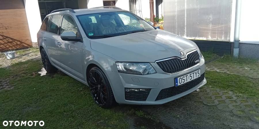 Skoda Octavia Combi 2.0 TDI RS - 2