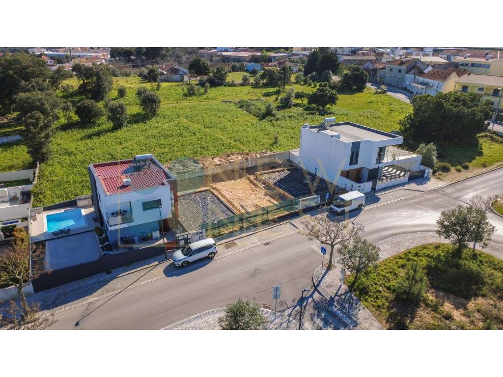 Moradia T4 moderna nas Casas da Quinta, Palmela | Jardim, luz natur...-18