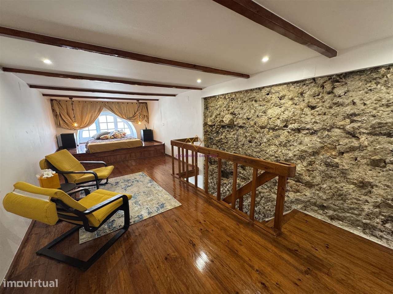 Charme Histórico com Toque Moderno – T1 Mezzanine junto ao Castelo de - Grande imagem: 1/21