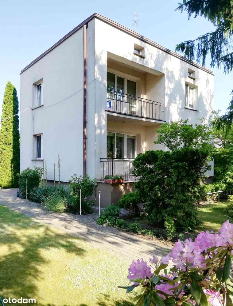 Dom typu kostka na dużej działce-1