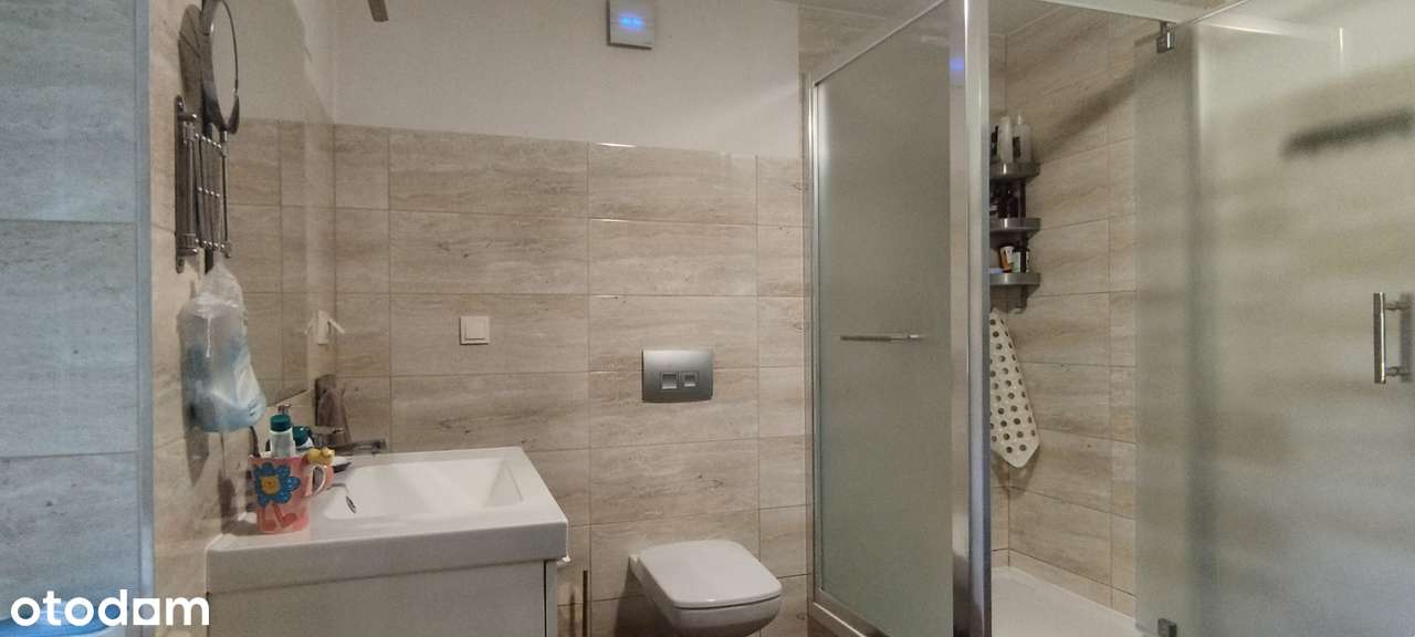 Przestronny z zadbanymi wnętrzami + zabudowania-7