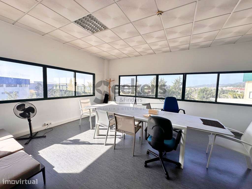 Armazém e escritório no Centro Empresarial Sintra Estoril com 1200 m2-11