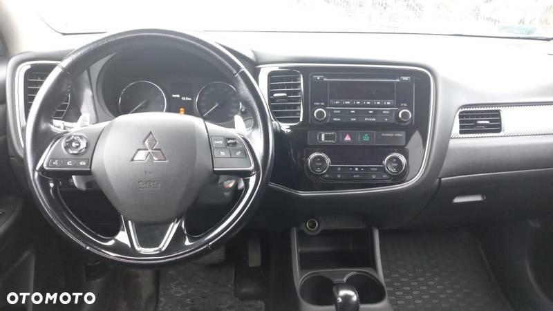 Mitsubishi Outlander 2.0 Intense 2WD CVT - 17