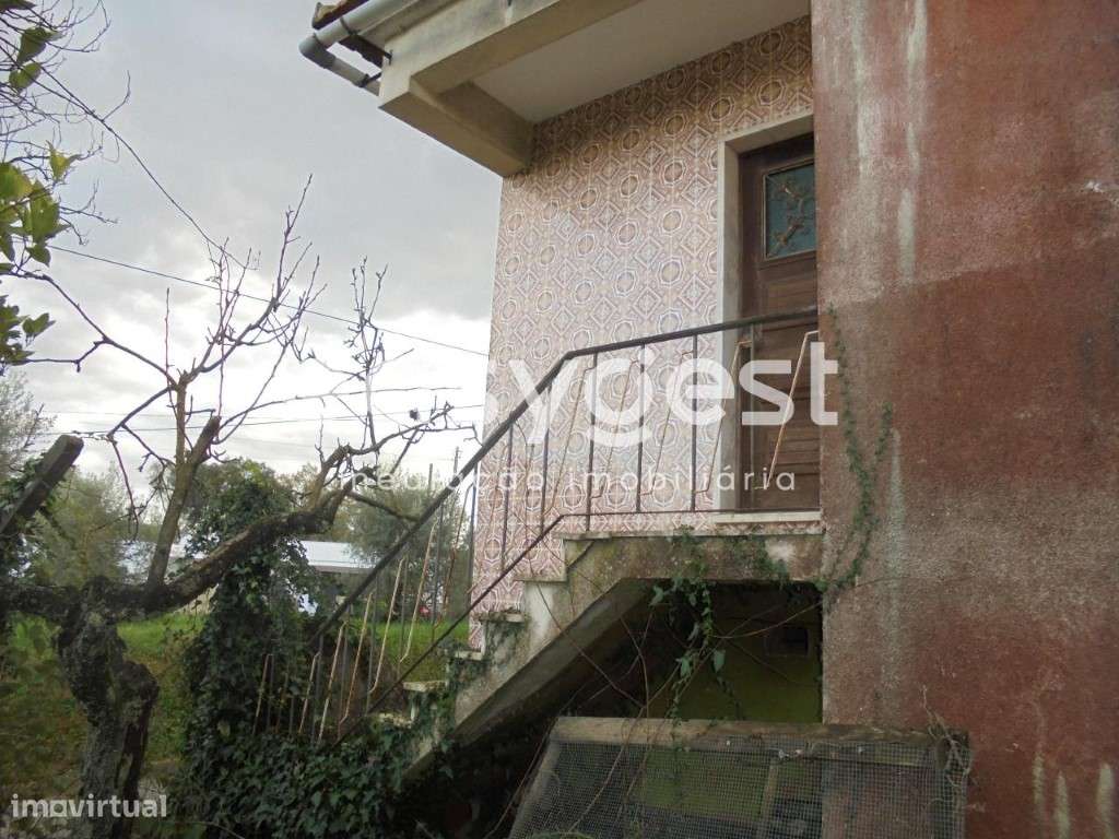 Moradia Isolada T3 localizada na vila de Ferreira do Zêzere. - Grande imagem: 4/41