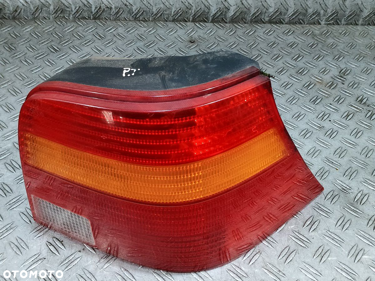 LAMPA TYLNA PRAWA VW GOLF IV HATCHBACK - 7