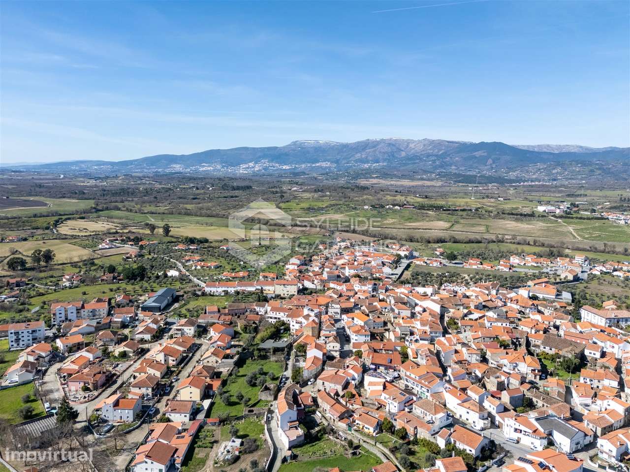 Prédio para venda centro de Caria com comércio no rés-do-chão e ampla-14