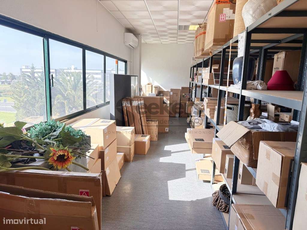 Armazém e escritório no Centro Empresarial Sintra Estoril com 1200 m2-8