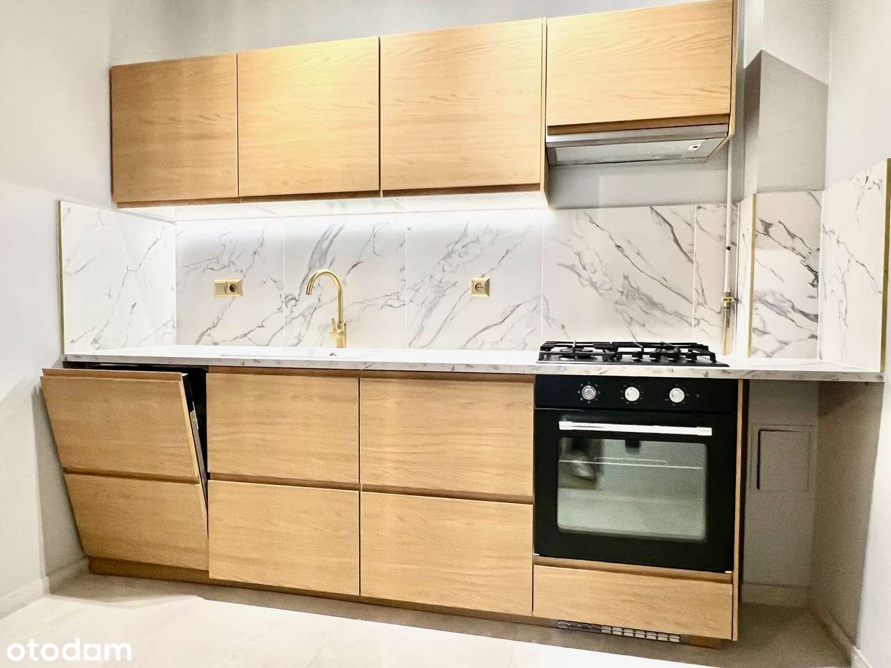 REZERWACJA ! Sprzedam 3-pokojowe mieszkanie w centrum Bytomia-2