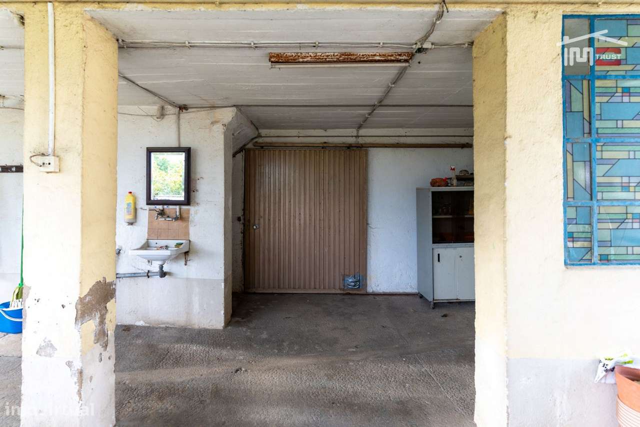 Moradia T3 para recuperar em Vale Travesso, Ourém-8