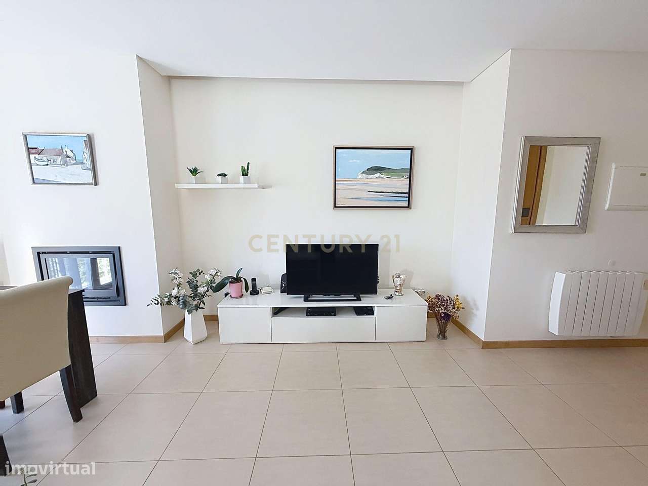 Apartamento T2 com varanda e garagem fechada na Nazaré.-1