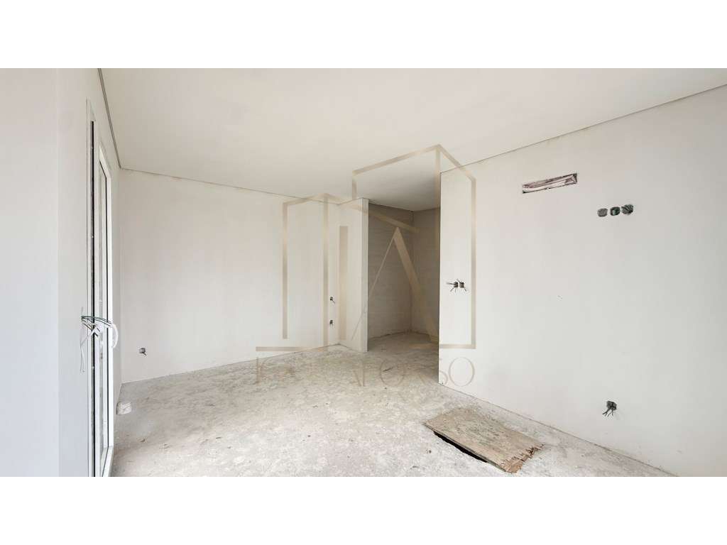 Moradia Independente T3 + 1 com 2 Suítes e piscina-12