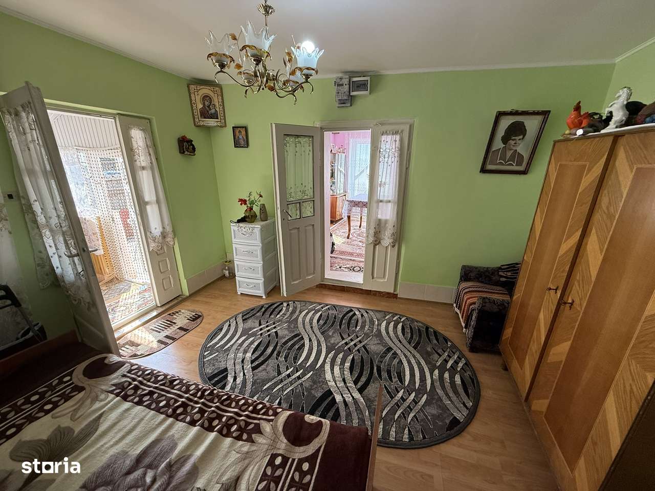 Casa de vanzare, la strada-5