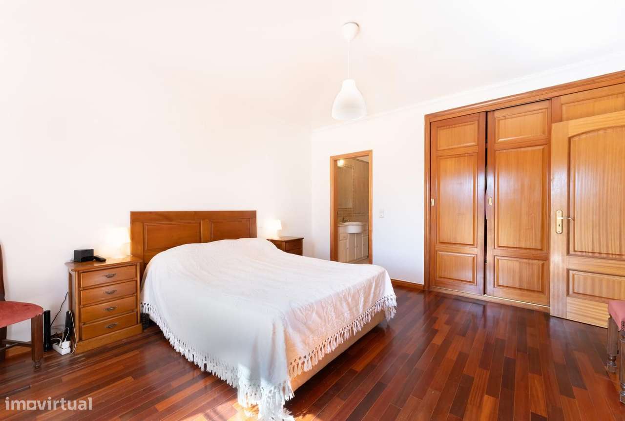 Moradia Geminada T5 + 2 com estacionamento, Alcabideche, Cascais-13