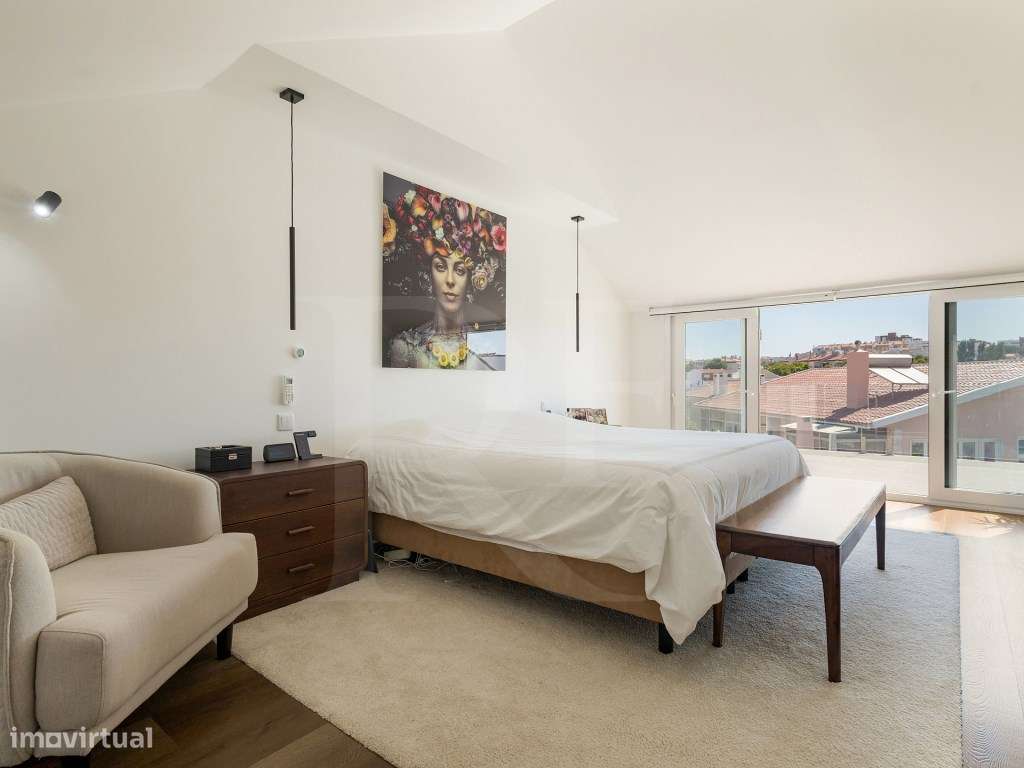 Moradia de luxo T4 no Murtal com piscina aquecida e rooftop panorâmico-21
