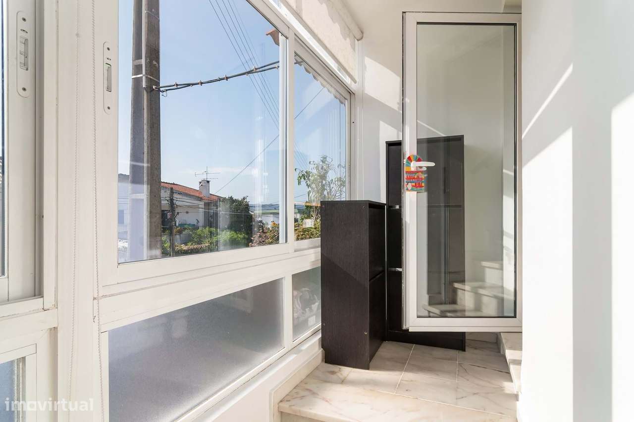 Refúgio acolhedor em São Domingos de Rana – T2+1 cheio de luz-7