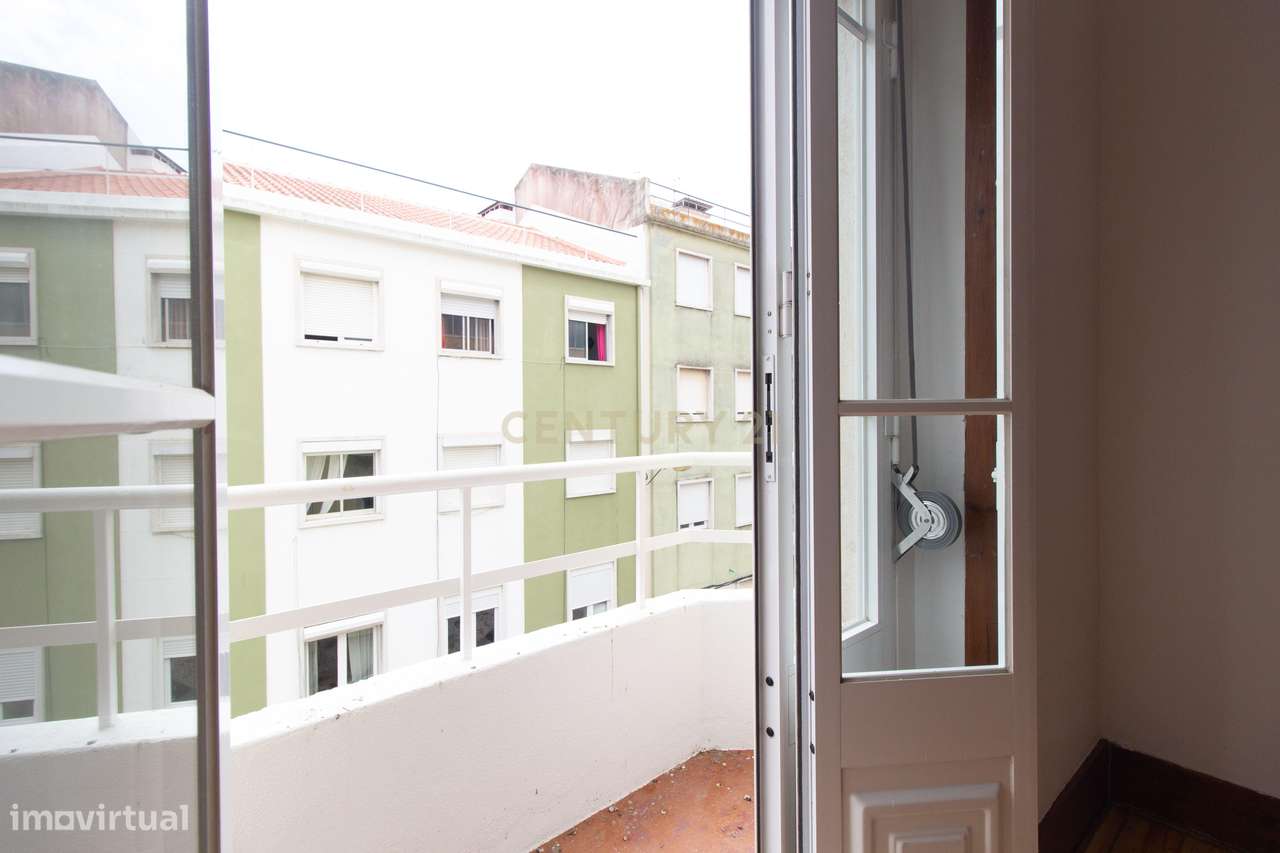 Apartamento T2 (pode ter aproveitamento de 3 quartos) - Grande imagem: 5/19