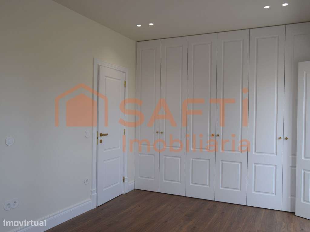 FANTÁSTICA MORADIA RECUPERADA EM ESTADO NOVO, COM GARAGEM, ANEXO HA... - Grande imagem: 4/55