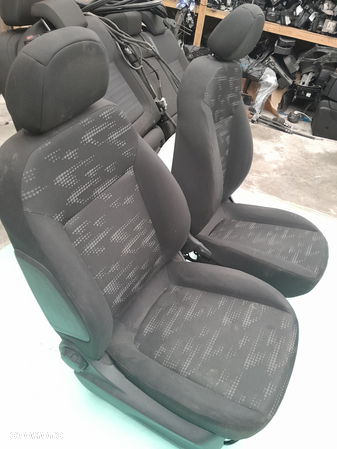 Komplet foteli Opel Corsa D 5 drzwi - 2